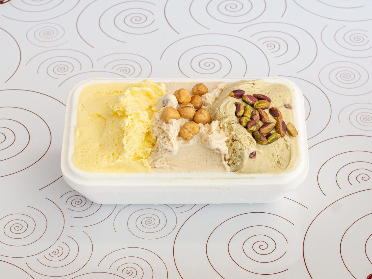 Vaschetta di gelato artigianale al pistacchio e nocciola